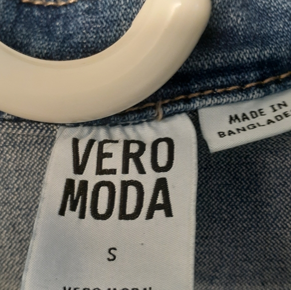 Crop-style Vero Moda Denim jacket - size small - Picture 2 of 2